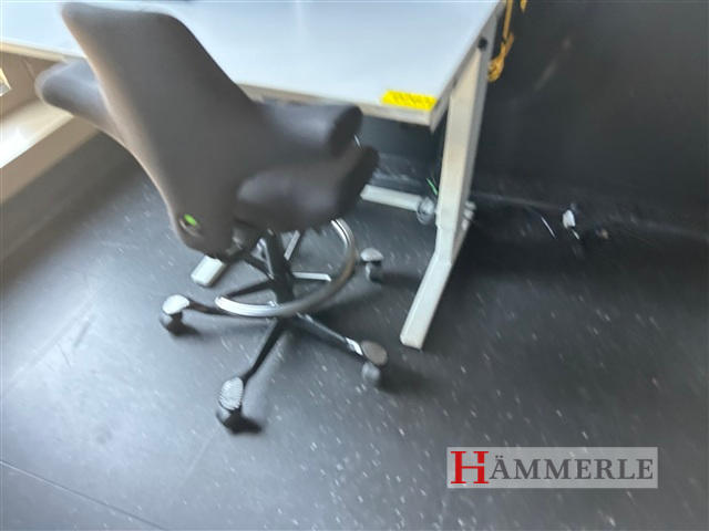 Schreibtisch